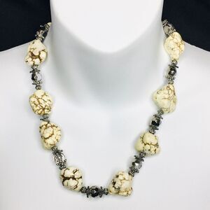 Vintage Natural Howlite Semi precious Stone Necklace Chunky ivory Silver 4413
